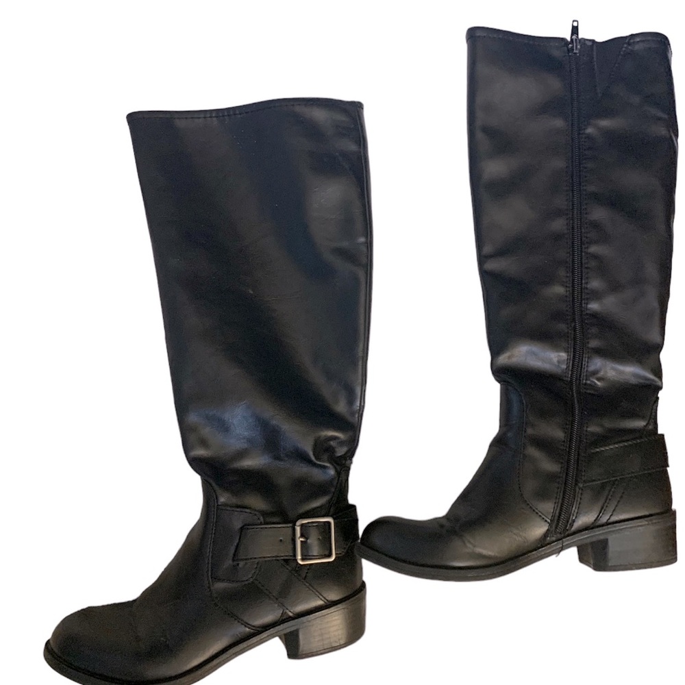 Women’s Knee length black Arizona Jean Company dress boots size 6.